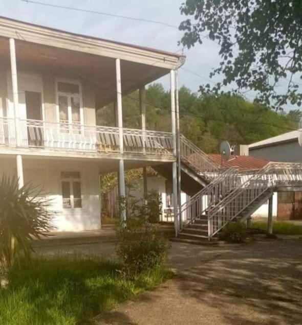 Guest House Knarik Jvari Екстериор снимка